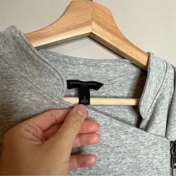 Banana Republic Asymmetrical Grey Long Sleeve Zip Fleece Jacket Size Large - Picture 5 of 8